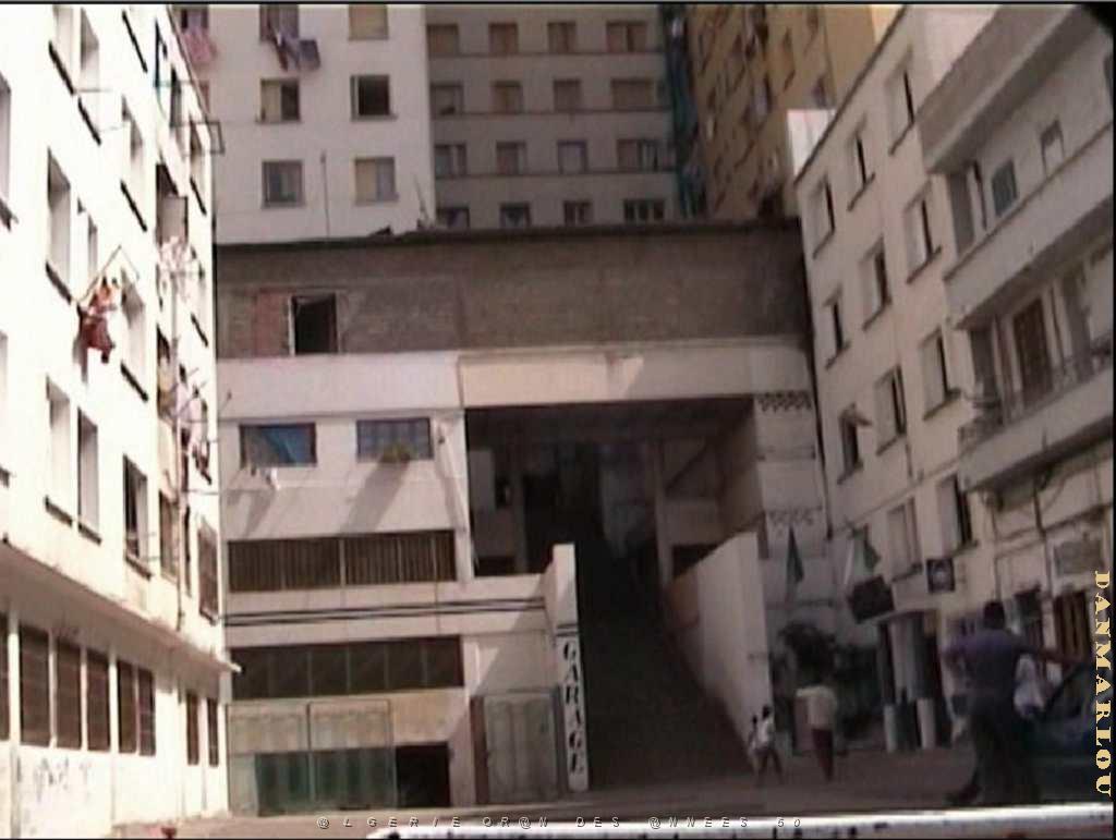 ORAN JUILLET 2007 CITE PERRET.JPG